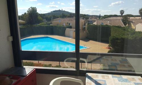 Cap d'agde naturiste côté piscine