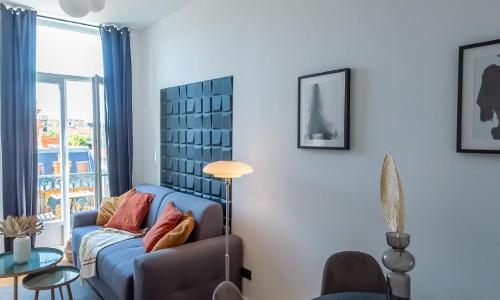 301a Charming 2 rooms refurbished super center