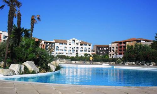 GASMIC - Appartement pour 4 personnes avec piscine et accès direct à la plage situé aux marines de Gassin