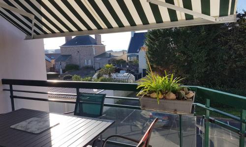 523 - A ERQUY, proximité centre ville et plage du centre, dans un immeuble tranquille