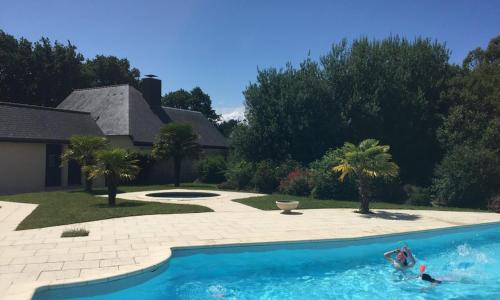 761 - Maison individuelle, dans une résidence privée avec piscine, disposant d'un jardin plein sud sans vis-à-vis
