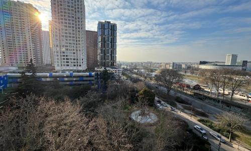 Découvrez cette appartement élégant et unique, très lumineux, proche Tour Eiffel et vue Seine