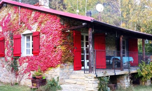 Cottage a Bossolasco con piscina