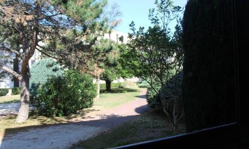 Appartement T2 avec terrasse et parking à 400 m du Port - 4RS207