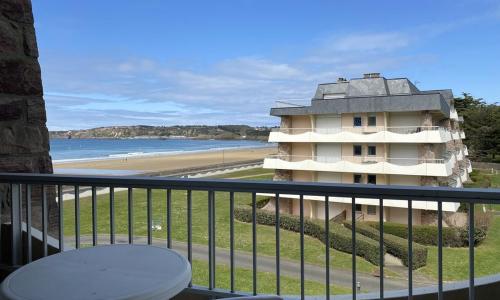 441 - A ERQUY, en bordure de la très belle plage de CAROUAL 2km de sables fin