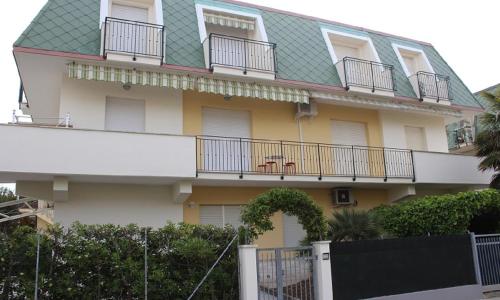 Trilo Lorenzo - In centro ed a soli 30 m dal mare