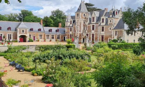 MEUBLE PANORAMIQUE 2 à 6 PERSONNES AU CHÂTEAU DE JALLANGES