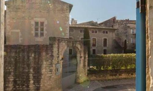 Maison tout confort, climatisée, dans le Centre Historique avec parking privé.