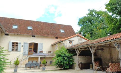 Big 4 bedroom property in the grounds of a Chateau