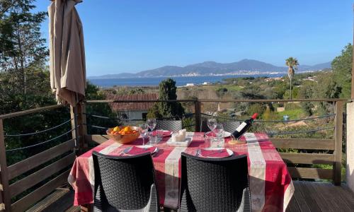 Corsicadream Arone superbe appartement dans villa, vue panoramique mer, piscine, proche Porticcio