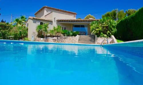 Mas Contemporain classée 3 étoiles -Piscine-A 400 m de la mer