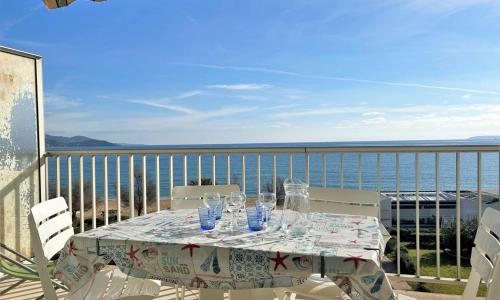 Appartement Le Lavandou, 1 pièce, 3 personnes - FR-1-251-252