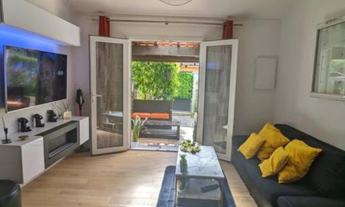 Maison individuelle avec jardin ensoleillé