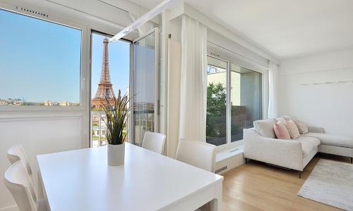 Magical Modern Apartment Eiffel Tower, Paris The Million Dollar View
