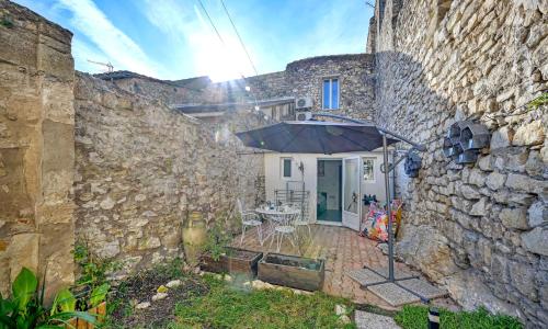 La Cigale - Vieux Village - Charmante Maisonnette climatisée avec Jardin