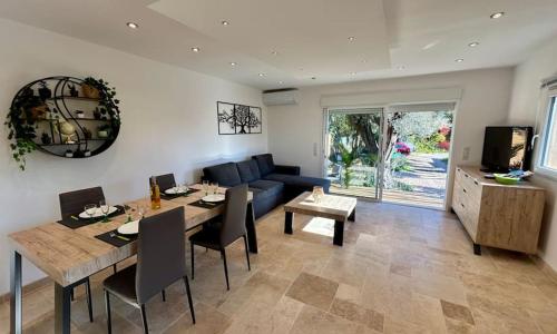 Bas de villa cosy Juan les Pins avec jardin