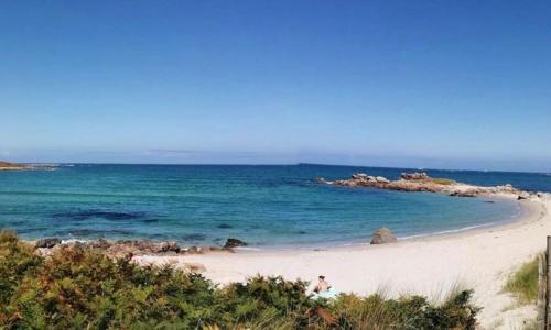 Grande maison dans un village côtier du Finistère