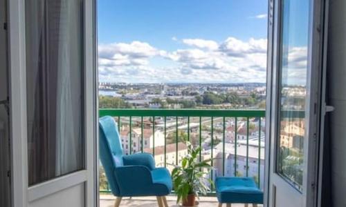 Renovated 2-Bed Apartment 2 min from Lyon