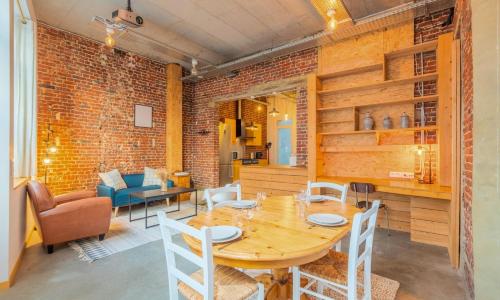2 bedroom souplex apartment with terrace