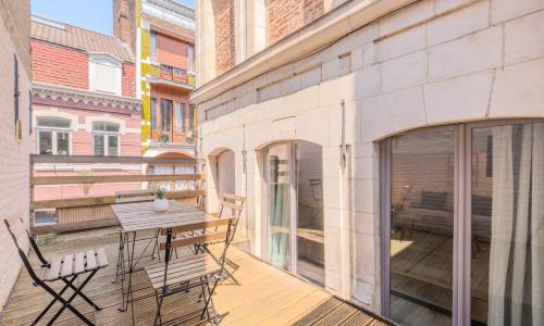 Atypical triplex near Grand Place with terrace