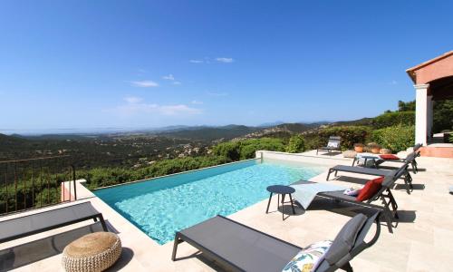 BELLE VUE Villa climatisée pour 8 personnes avec piscine chauffée et vue mer panoramique à La Londe-les-Maures