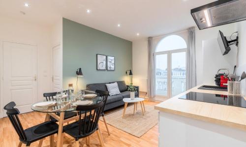 Apartment for 4 in front of Lille Flandres station