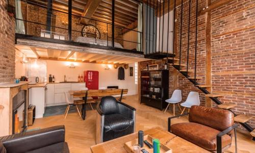 Architect-designed 3-bedroom duplex with parking!