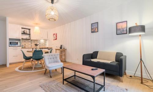 One bedroom apartment with parking & terrace