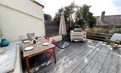 Mazet 6 personnes / Piscine, pétanque, tennis, BBQ