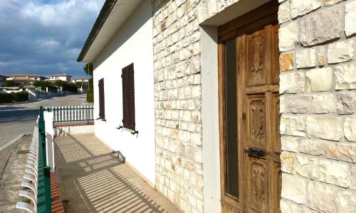 N192 - Numana, nuova villetta con portico