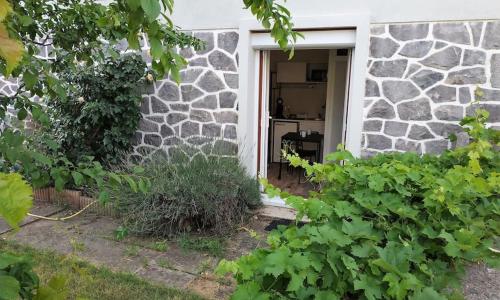 Grand Studio avec jardin et entrée privative à noter réservations de 3 nuits minimum