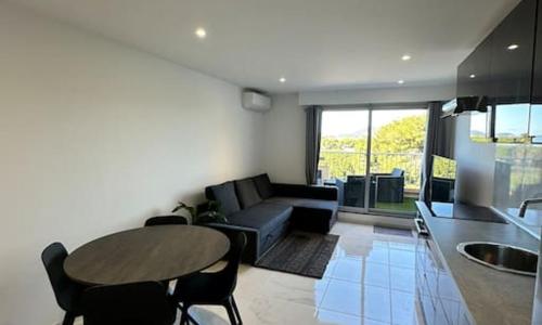 T2 Duplex climatisé et rénové avec terrasses - Hyères Port