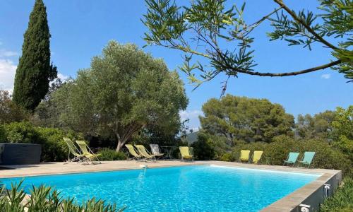 Mas provençal dans un vignoble