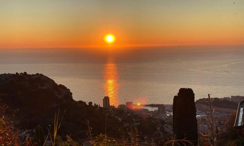 4-Bedrooms Villa with Parking, AC & Pool for 8 to 10 guests