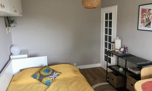 Bright studio with furnished balcony