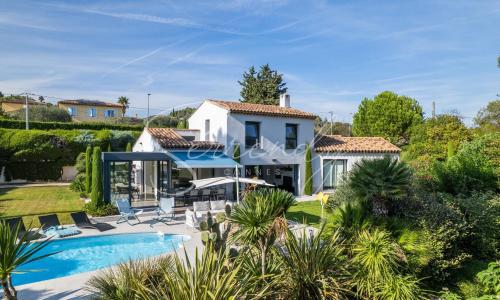 Vacation villa swimming pool and pétanque court !