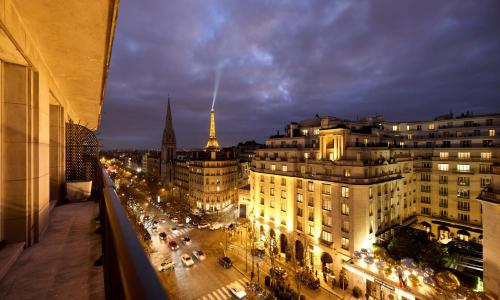 AV GEORGE V / Tour Eiffel