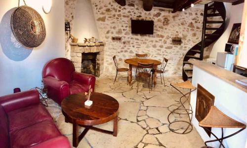 Spend your holidays like a true local of Cassis