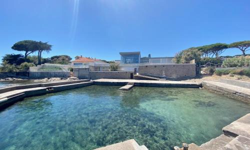 Villa d'architecte, accès privé plage, accès port