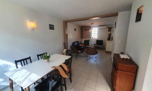 Face à la plage de sable, climatisation, internet, 3 chambres