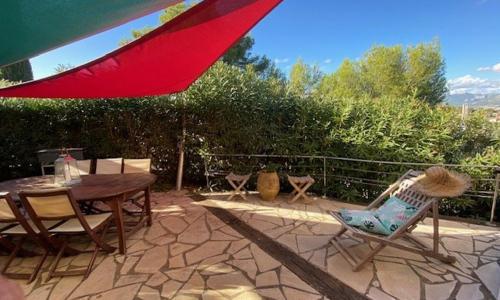 Rez de jardin avec vue sur le port de Saint Mandrier