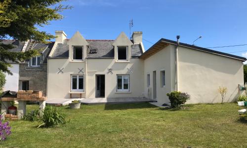 Maison bretonne traditionnelle en bord de Mer