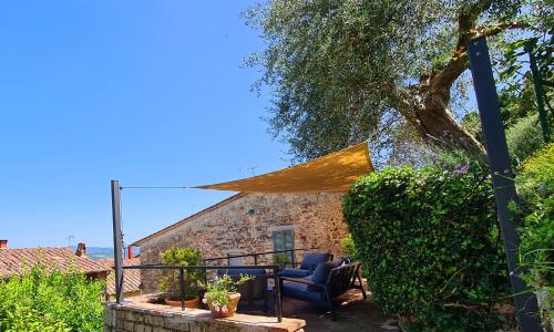 La Terrazza, Cetona, Toscana, bellissima casa rustica in pietra con giardino