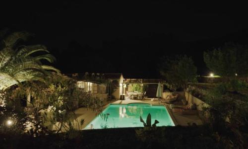 une petite maison entre vignes et mer