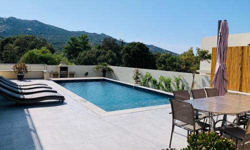 Villa avec piscine - 160m2 - 4 Chambres à Calvi