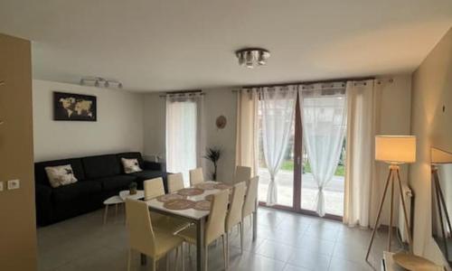 Maison avec terrasse et garage proche tram