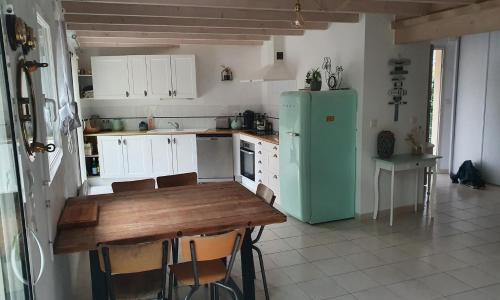 Au bord du Lac et sous les pins