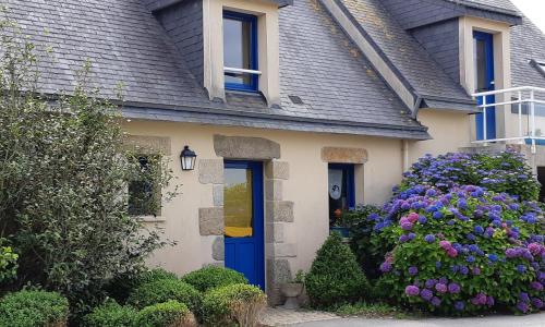 Gite de Kervao, Camélias, proche mer (800 mètres), meublé tourisme 3 étoiles