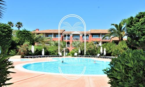 Le Hameau de la Pinède Studio-cabine Piscine Clim Wifi Parking Mer By HC