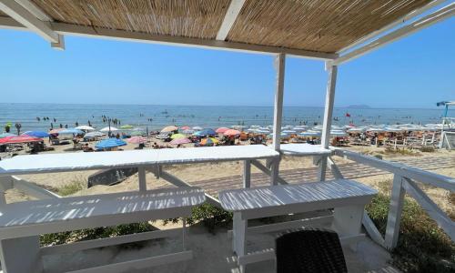 SPERLONGA VILLETTA SUL MARE CON ACCESSO ALLE SPIAGGIA POSIZIONE ESCLUSIVA